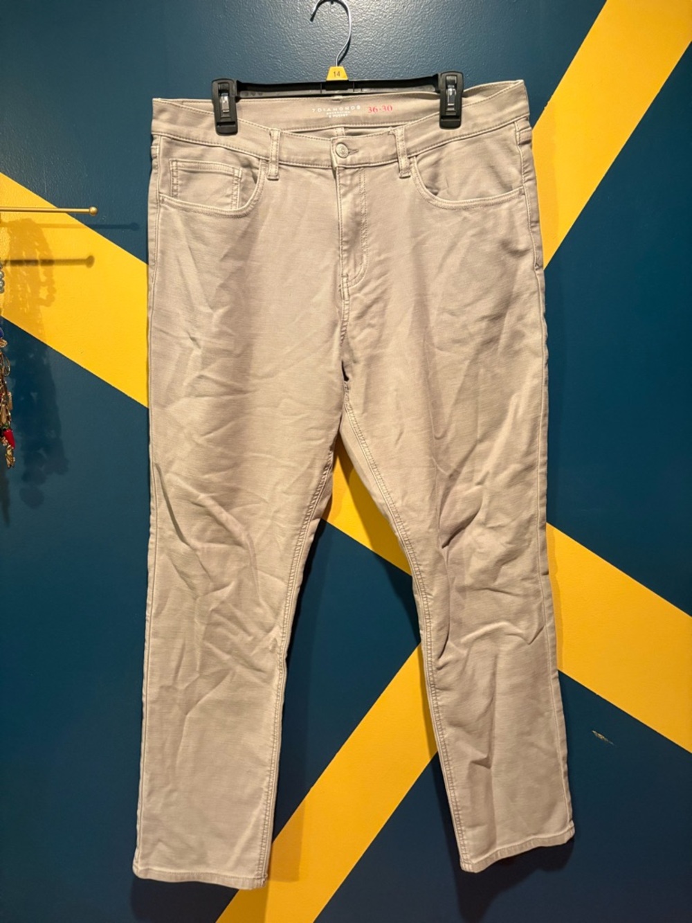 7 Diamonds Light Gray Straight Leg Jeans EUC